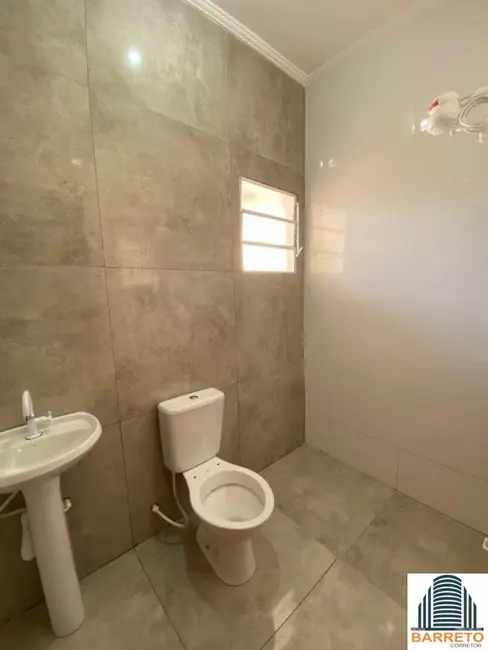 Foto 4 de Casa com 2 quartos à venda, 175m2 em Mongagua - SP