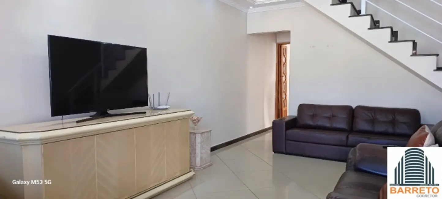 Casa com 4 quartos para alugar, 250m2 em Itanhaem - SP - imagem 3 Foto 3 de Casa com 4 quartos para alugar, 250m2 em Itanhaem - SP