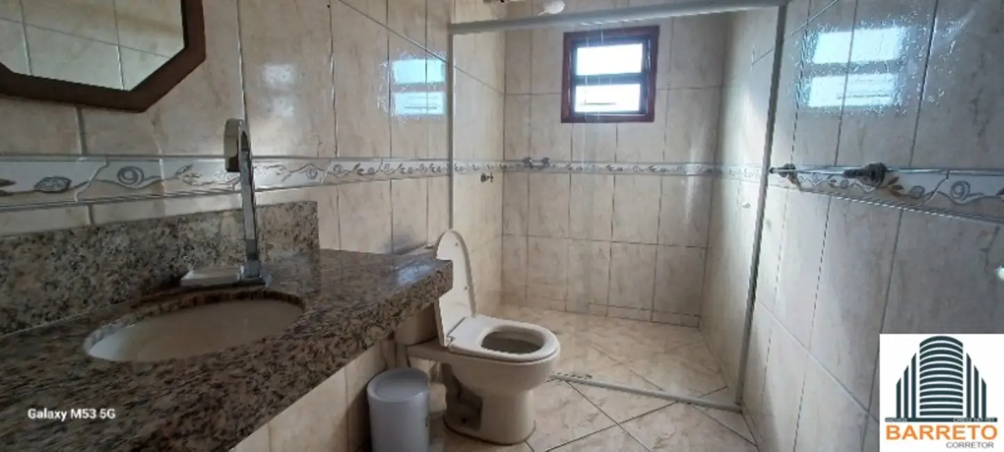 Casa com 4 quartos para alugar, 250m2 em Itanhaem - SP - imagem 9 Foto 9 de Casa com 4 quartos para alugar, 250m2 em Itanhaem - SP