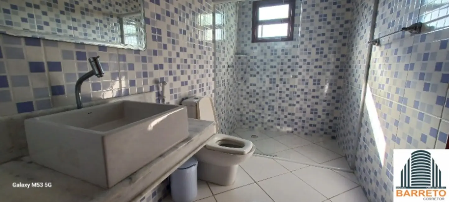 Casa com 4 quartos para alugar, 250m2 em Itanhaem - SP - imagem 8 Foto 8 de Casa com 4 quartos para alugar, 250m2 em Itanhaem - SP