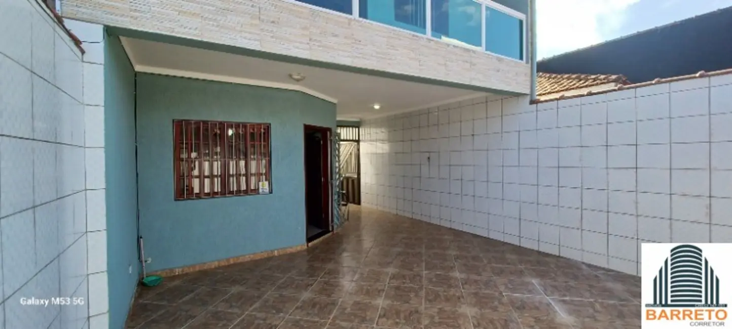 Casa com 4 quartos para alugar, 250m2 em Itanhaem - SP - imagem 1 Foto 1 de Casa com 4 quartos para alugar, 250m2 em Itanhaem - SP
