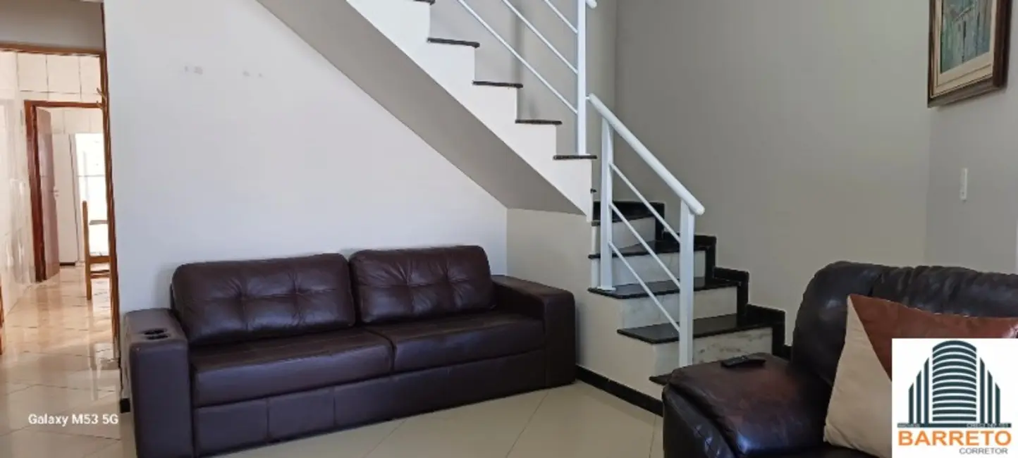 Casa com 4 quartos para alugar, 250m2 em Itanhaem - SP - imagem 4 Foto 4 de Casa com 4 quartos para alugar, 250m2 em Itanhaem - SP