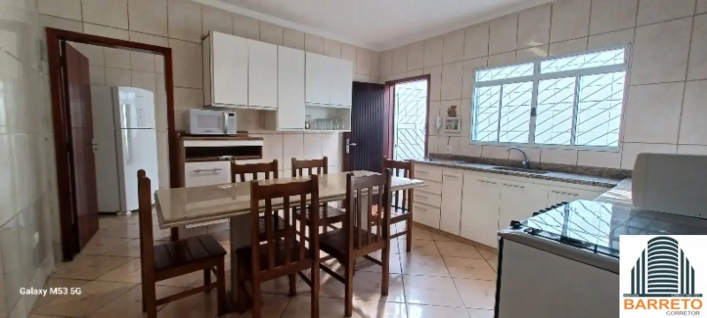 Foto 1 de Casa com 4 quartos para alugar, 250m2 em Itanhaem, SP