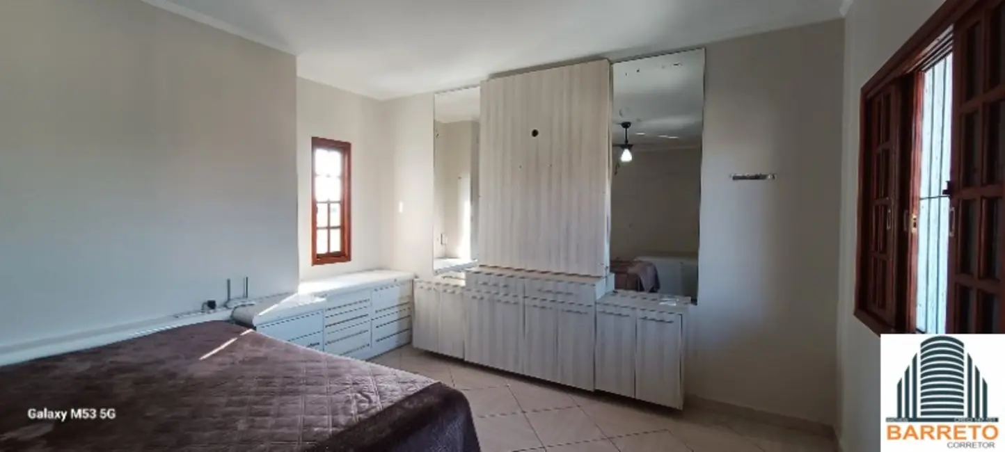 Casa com 4 quartos para alugar, 250m2 em Itanhaem - SP - imagem 6 Foto 6 de Casa com 4 quartos para alugar, 250m2 em Itanhaem - SP