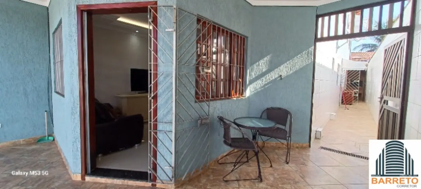 Casa com 4 quartos para alugar, 250m2 em Itanhaem - SP - imagem 2 Foto 2 de Casa com 4 quartos para alugar, 250m2 em Itanhaem - SP