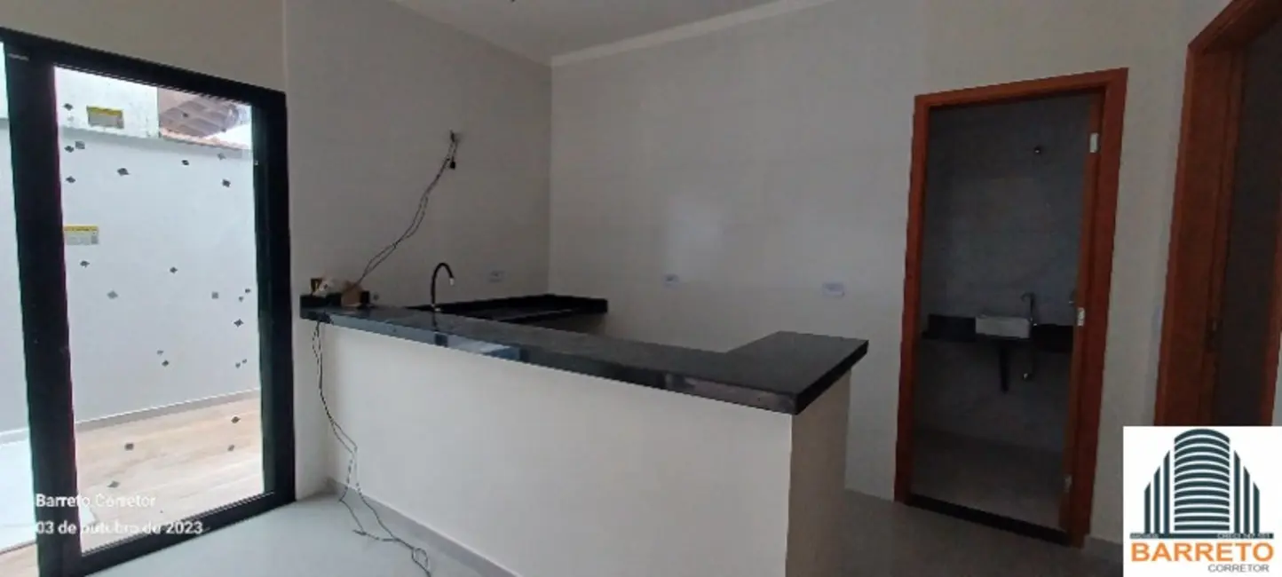 Foto 2 de Casa de Condomínio com 2 quartos à venda, 66m2 em Itanhaem - SP