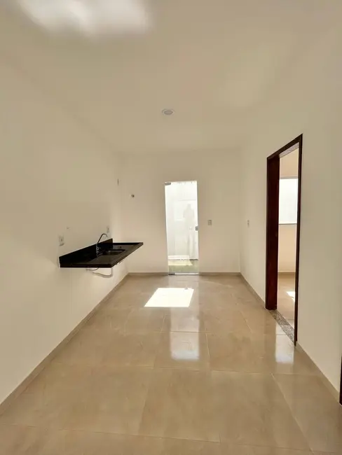 Casa com 3 quartos à venda, 80m2 em Centro, Lauro De Freitas - BA - imagem 5 Foto 5 de Casa com 3 quartos à venda, 80m2 em Centro, Lauro De Freitas - BA
