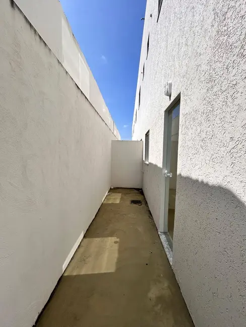 Casa com 3 quartos à venda, 80m2 em Centro, Lauro De Freitas - BA - imagem 3 Foto 3 de Casa com 3 quartos à venda, 80m2 em Centro, Lauro De Freitas - BA