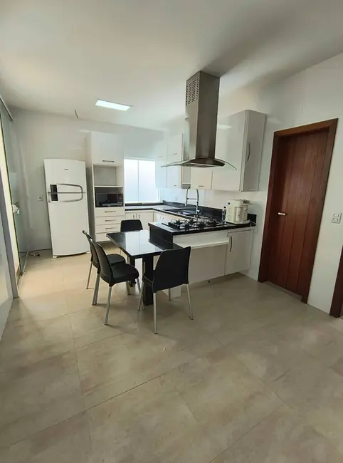 Foto 8 de Casa com 3 quartos à venda, 450m2 em Camacari - BA