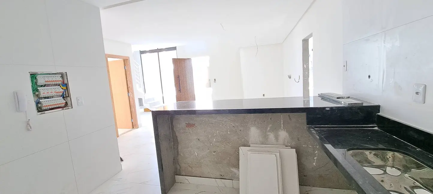 Casa com 4 quartos à venda, 180m2 em Buraquinho, Lauro De Freitas - BA - imagem 9 Foto 9 de Casa com 4 quartos à venda, 180m2 em Buraquinho, Lauro De Freitas - BA