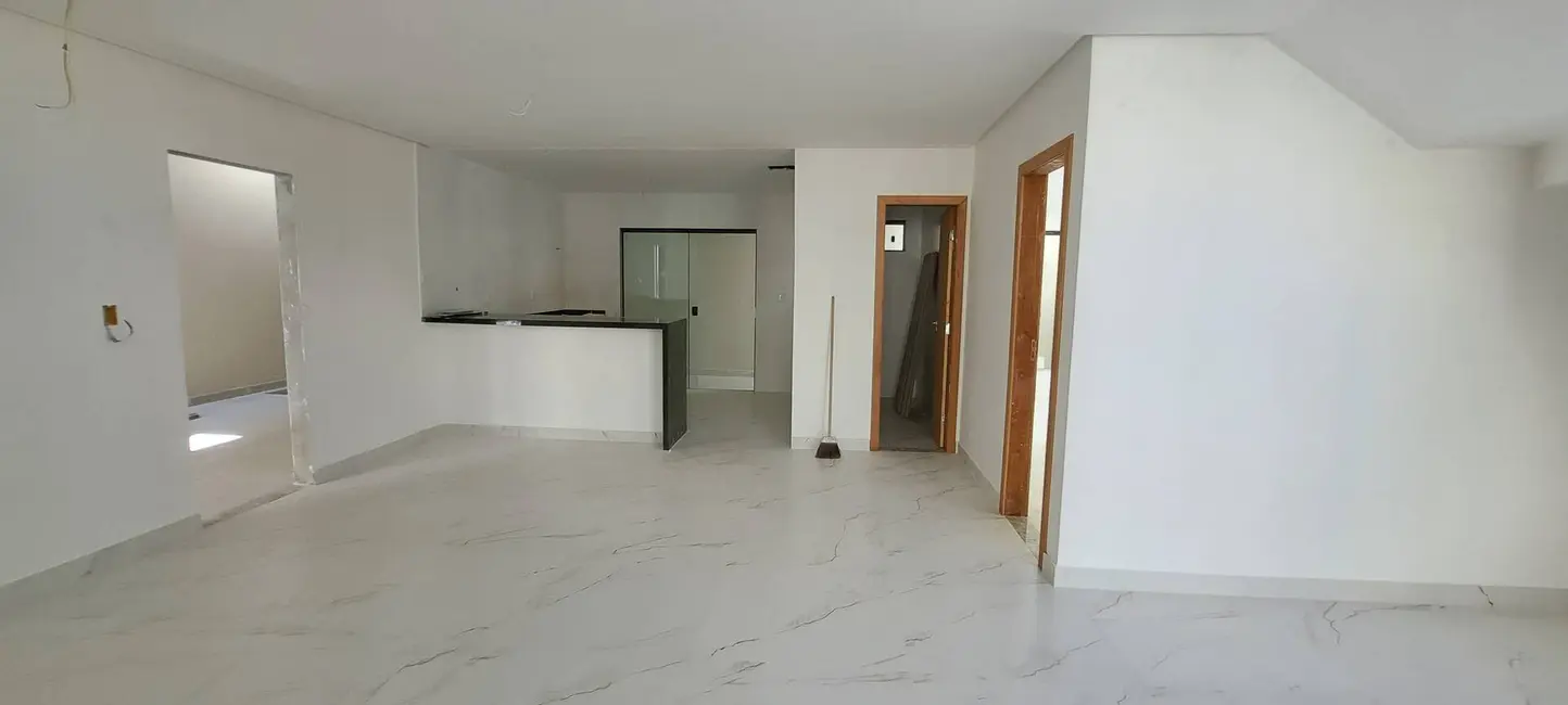 Casa com 4 quartos à venda, 180m2 em Buraquinho, Lauro De Freitas - BA - imagem 4 Foto 4 de Casa com 4 quartos à venda, 180m2 em Buraquinho, Lauro De Freitas - BA