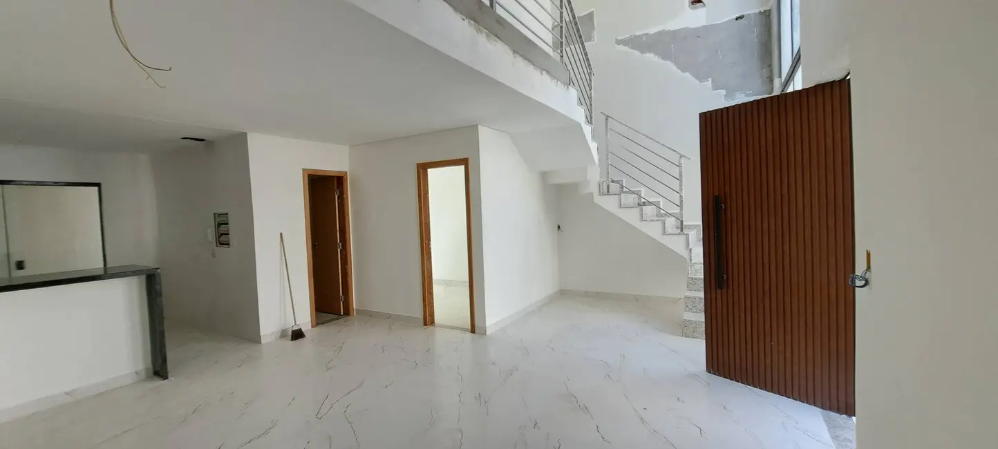 Casa com 4 quartos à venda, 180m2 em Buraquinho, Lauro De Freitas - BA - imagem 3 Foto 3 de Casa com 4 quartos à venda, 180m2 em Buraquinho, Lauro De Freitas - BA