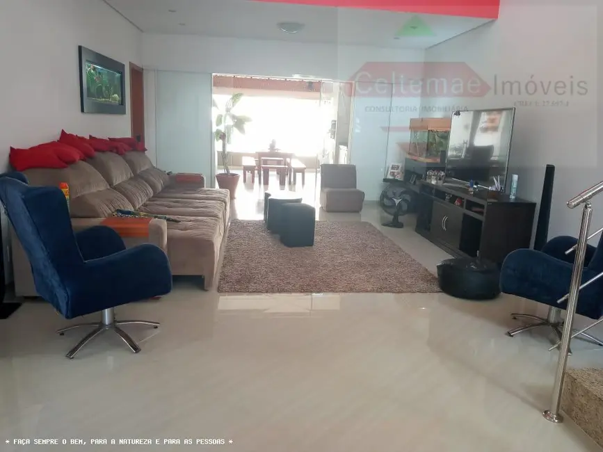 Foto 2 de Casa de Condomínio com 4 quartos à venda, 270m2 em Tremembe - SP