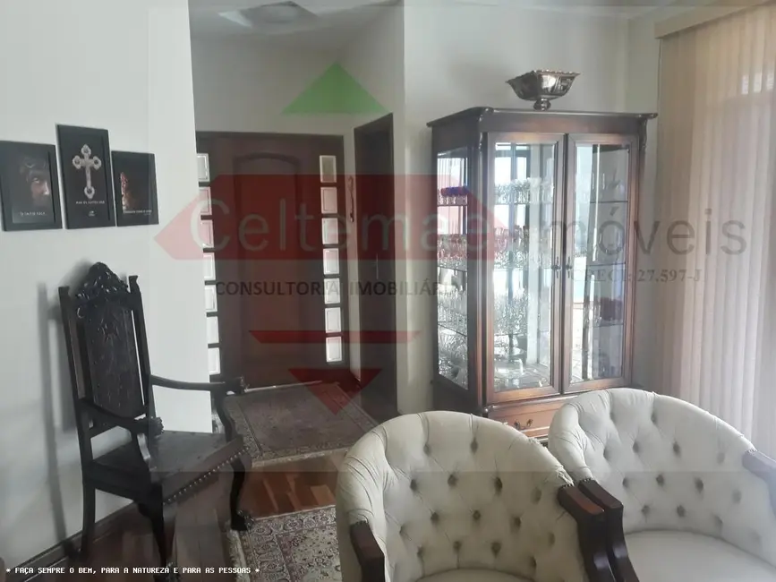 Foto 3 de Casa com 5 quartos à venda, 248m2 em Taubate - SP