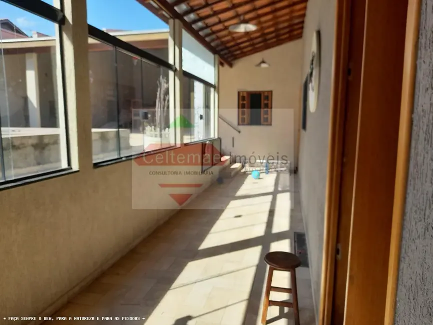 Chácara com 4 quartos à venda, 280m2 em Taubate - SP - imagem 8 Foto 8 de Chácara com 4 quartos à venda, 280m2 em Taubate - SP