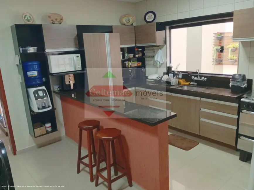 Foto 6 de Casa com 3 quartos à venda, 214m2 em Pindamonhangaba - SP