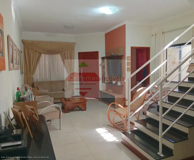 Foto 1 de Casa com 3 quartos à venda, 214m2 em Pindamonhangaba - SP