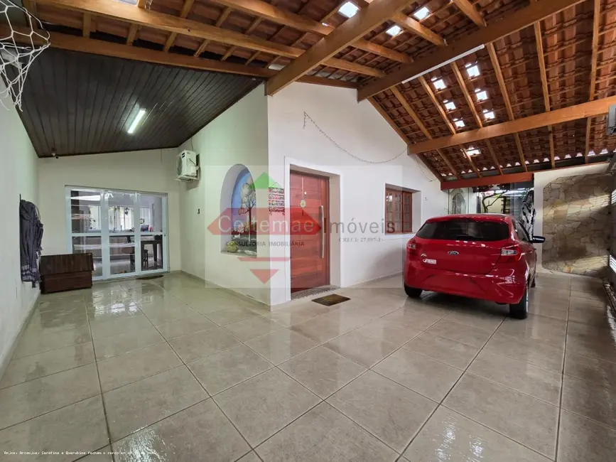 Foto 1 de Casa com 4 quartos à venda, 219m2 em Taubate - SP