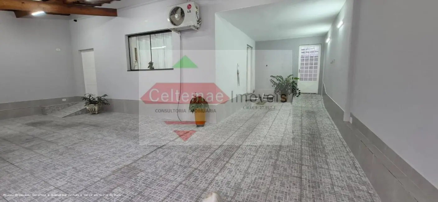 Foto 2 de Casa com 4 quartos à venda, 244m2 em Taubate - SP