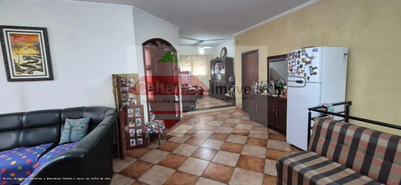 Foto 1 de Casa com 4 quartos à venda, 240m2 em Taubate - SP