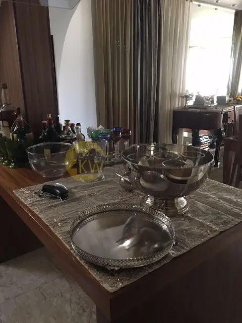 Apartamento com 3 quartos à venda e para alugar, 190m2 em Higienópolis, São Paulo - SP - imagem 8 Foto 8 de Apartamento com 3 quartos à venda e para alugar, 190m2 em Higienópolis, São Paulo - SP