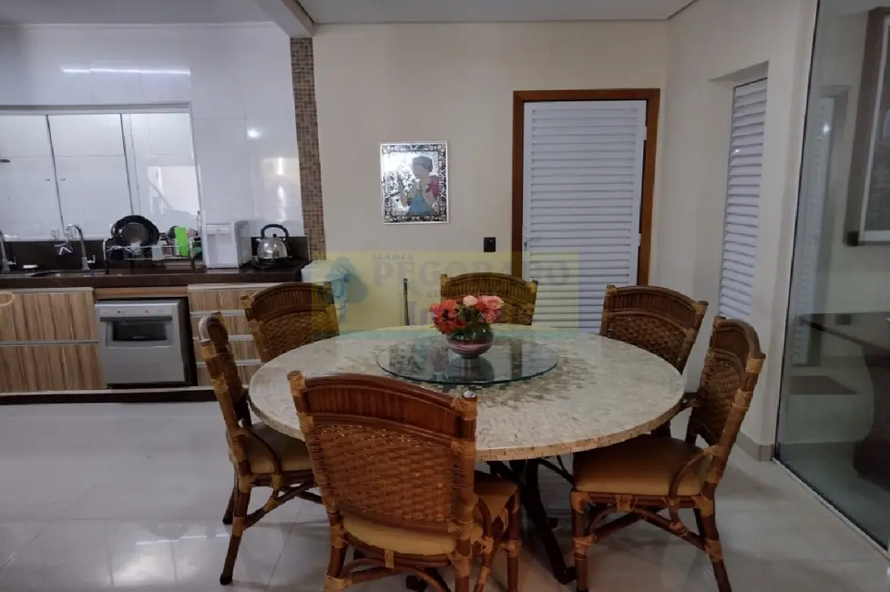 Foto 2 de Casa com 3 quartos à venda, 200m2 em Martim de Sá, Caraguatatuba - SP