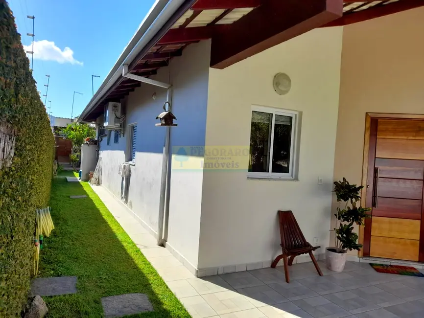 Casa com 3 quartos à venda, 240m2 em Martim de Sá, Caraguatatuba - SP - imagem 4 Foto 4 de Casa com 3 quartos à venda, 240m2 em Martim de Sá, Caraguatatuba - SP