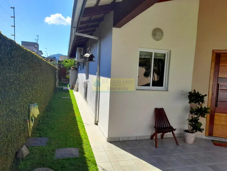 Casa com 3 quartos à venda, 240m2 em Martim de Sá, Caraguatatuba - SP - imagem 5 Foto 5 de Casa com 3 quartos à venda, 240m2 em Martim de Sá, Caraguatatuba - SP
