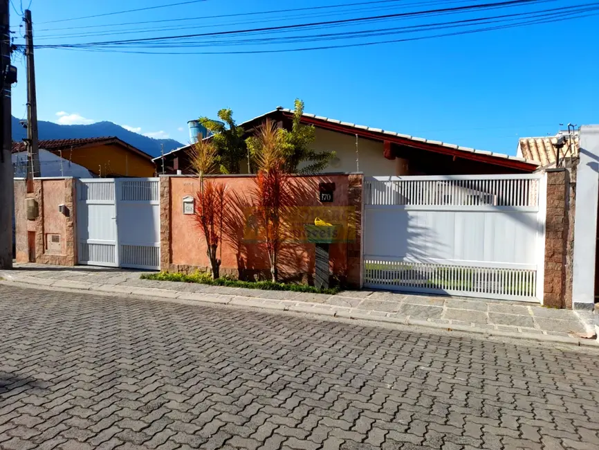 Foto 1 de Casa com 3 quartos à venda, 240m2 em Martim de Sá, Caraguatatuba - SP