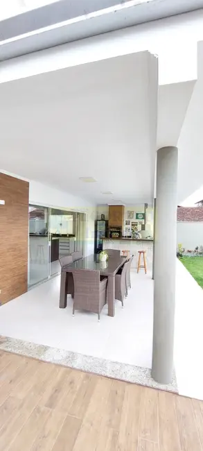 Foto 5 de Casa com 4 quartos à venda, 300m2 em Jardim Britânia, Caraguatatuba - SP