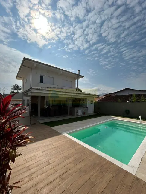 Foto 9 de Casa com 4 quartos à venda, 300m2 em Jardim Britânia, Caraguatatuba - SP