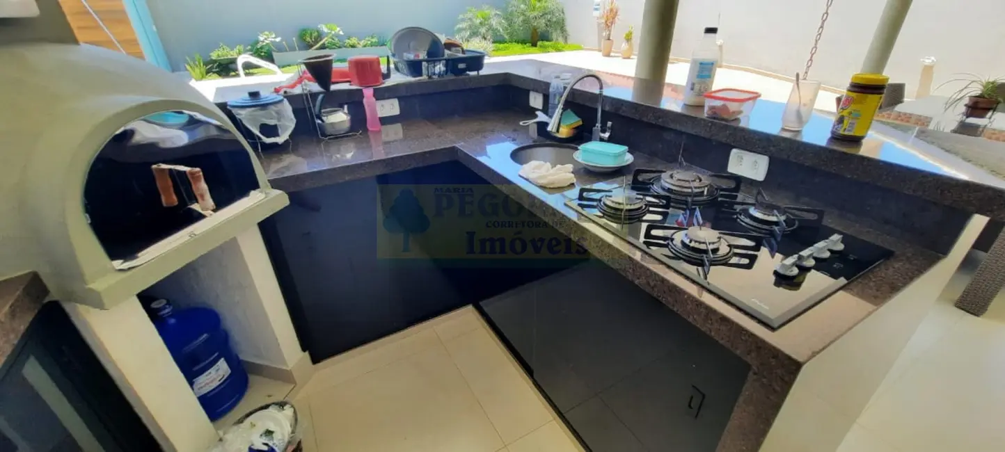 Foto 6 de Casa com 4 quartos à venda, 300m2 em Jardim Britânia, Caraguatatuba - SP