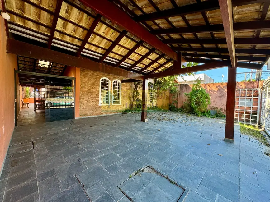 Casa com 4 quartos à venda, 265m2 em Martim de Sá, Caraguatatuba - SP - imagem 4 Foto 4 de Casa com 4 quartos à venda, 265m2 em Martim de Sá, Caraguatatuba - SP