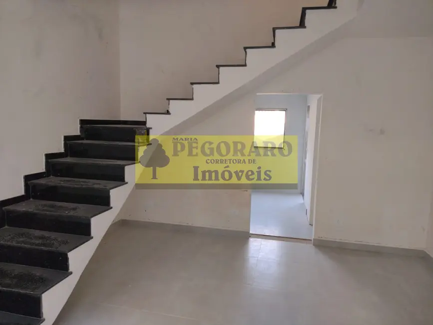 Foto 3 de Casa com 2 quartos à venda, 75m2 em Cidade Jardim, Caraguatatuba - SP