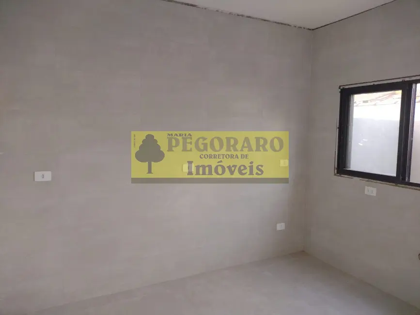 Foto 4 de Casa com 2 quartos à venda, 75m2 em Cidade Jardim, Caraguatatuba - SP
