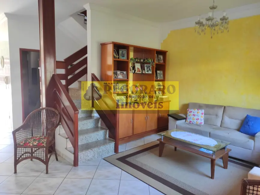 Foto 3 de Casa com 6 quartos à venda, 250m2 em Martim de Sá, Caraguatatuba - SP