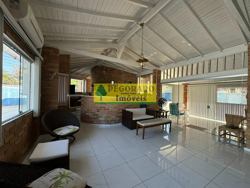 Casa com 4 quartos à venda, 250m2 em Martim de Sá, Caraguatatuba - SP - imagem 6 Foto 6 de Casa com 4 quartos à venda, 250m2 em Martim de Sá, Caraguatatuba - SP