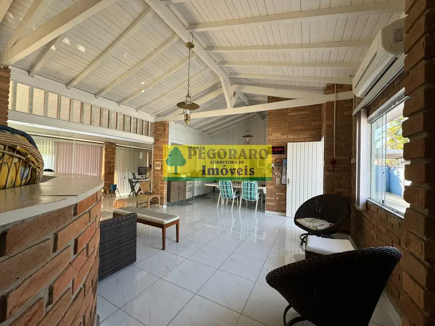 Casa com 4 quartos à venda, 250m2 em Martim de Sá, Caraguatatuba - SP - imagem 8 Foto 8 de Casa com 4 quartos à venda, 250m2 em Martim de Sá, Caraguatatuba - SP