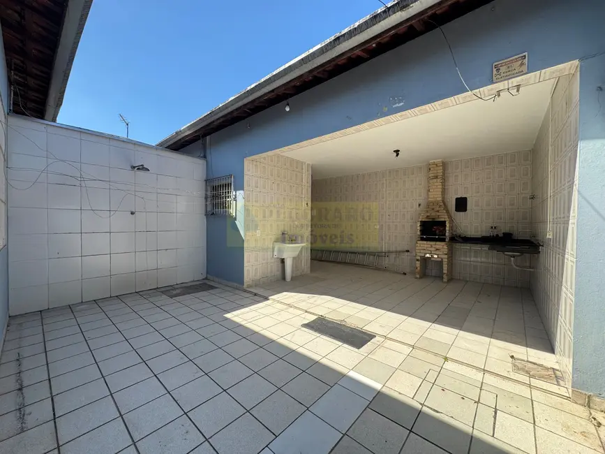 Foto 1 de Casa com 2 quartos para alugar, 125m2 em Martim de Sá, Caraguatatuba - SP