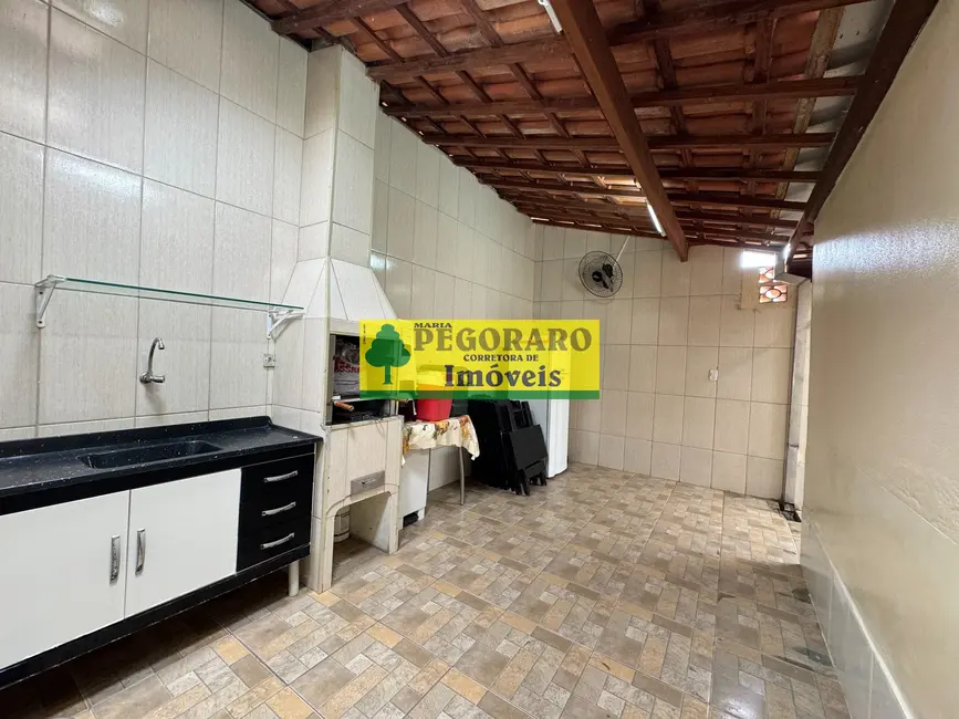 Foto 2 de Casa com 2 quartos à venda, 55m2 em Martim de Sá, Caraguatatuba - SP