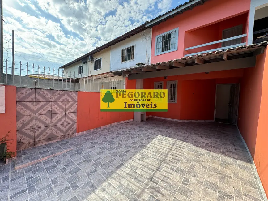 Foto 2 de Casa com 2 quartos à venda, 95m2 em Caraguatatuba - SP