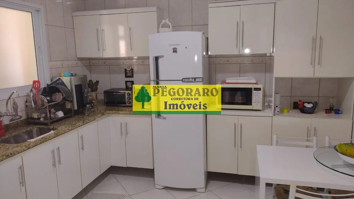 Foto 6 de Casa com 3 quartos à venda, 248m2 em Benfica, Caraguatatuba - SP