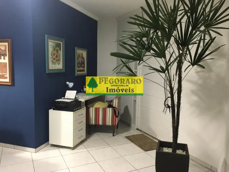 Foto 2 de Casa com 3 quartos à venda, 248m2 em Benfica, Caraguatatuba - SP