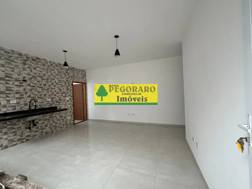 Foto 2 de Casa com 2 quartos à venda, 65m2 em Caraguatatuba - SP