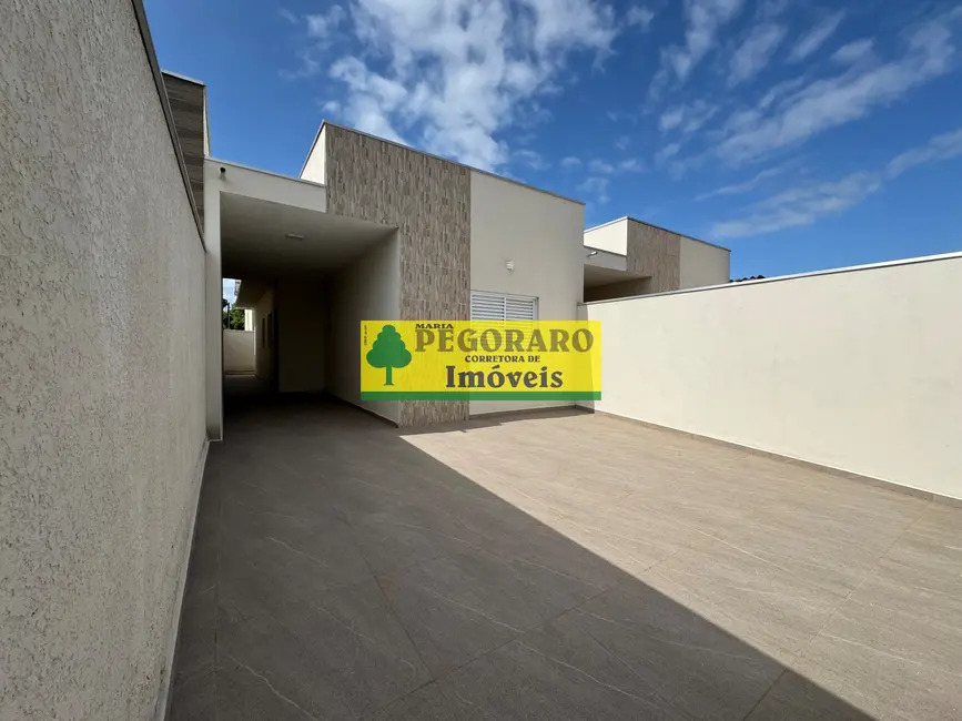 Foto 1 de Casa com 2 quartos à venda, 65m2 em Caraguatatuba - SP