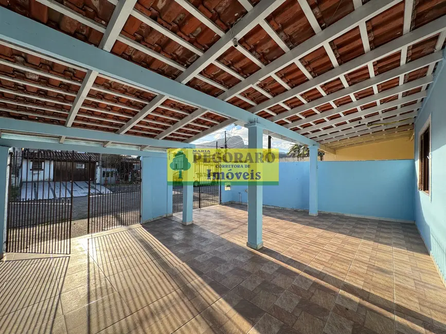 Foto 1 de Casa com 2 quartos para alugar, 90m2 em Poiares, Caraguatatuba - SP