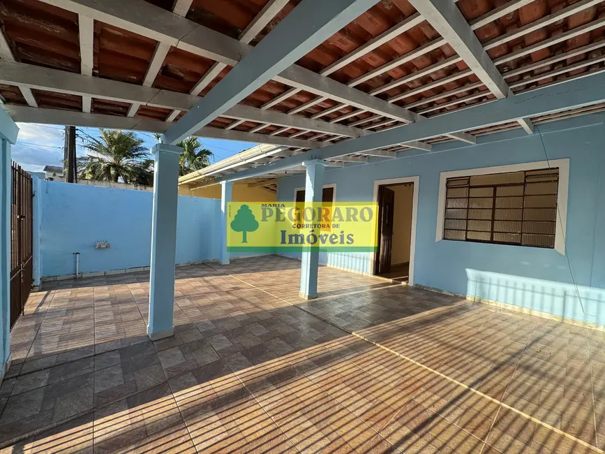 Foto 2 de Casa com 2 quartos para alugar, 90m2 em Poiares, Caraguatatuba - SP