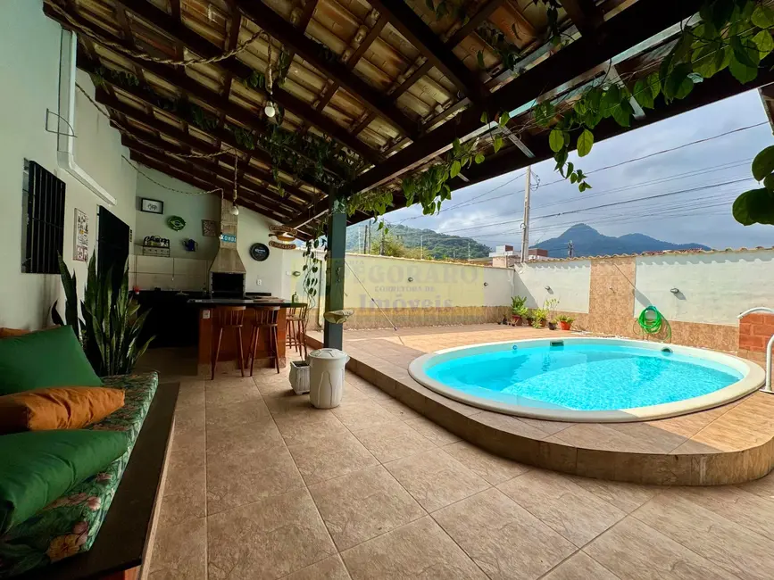 Foto 3 de Casa com 7 quartos à venda, 288m2 em Sumaré, Caraguatatuba - SP