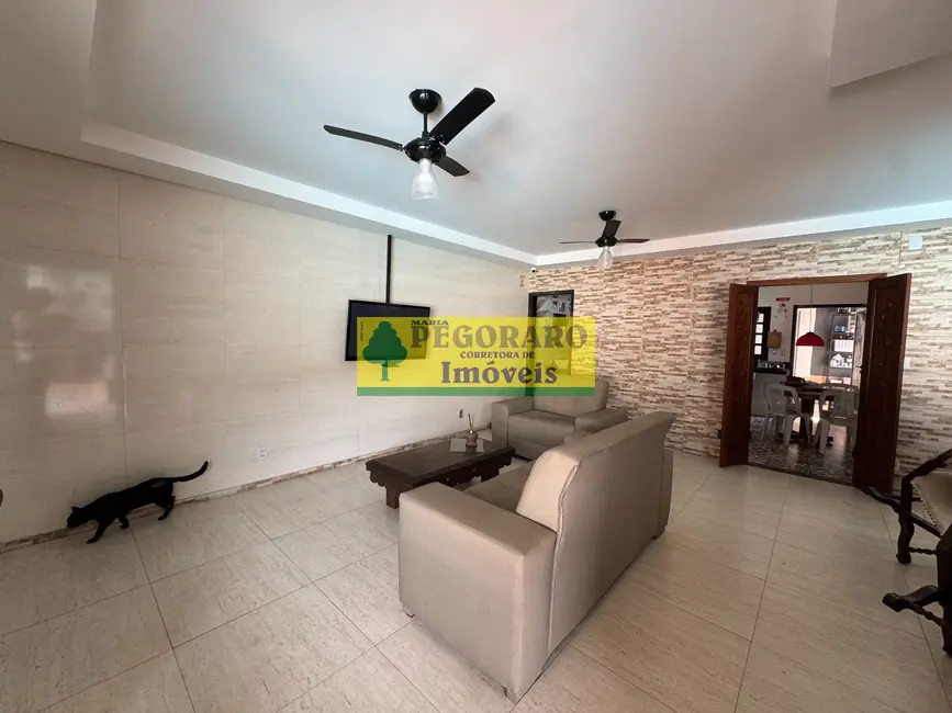 Foto 5 de Casa com 7 quartos à venda, 288m2 em Sumaré, Caraguatatuba - SP