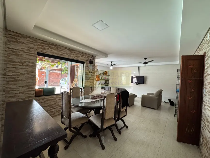 Foto 8 de Casa com 7 quartos à venda, 288m2 em Sumaré, Caraguatatuba - SP